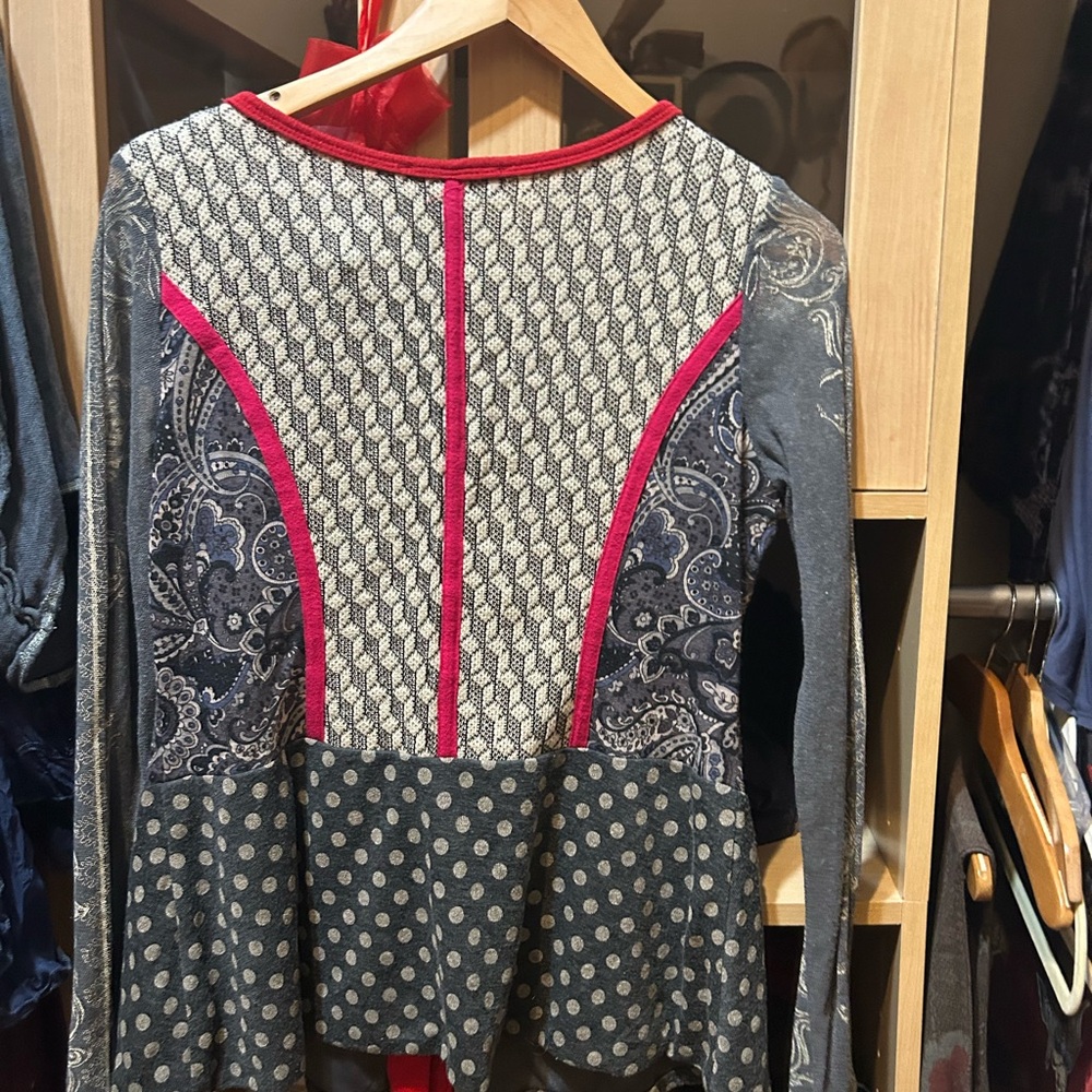 Patterned Button-Up Cardigan - Picture 2 of 5